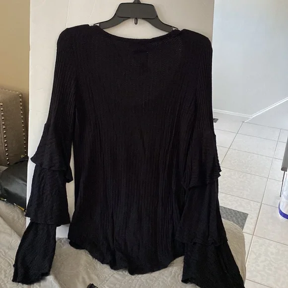 Worn once Chaser On the Open Road Thermal Ruffle Sleeve top - Picture 2 of 3